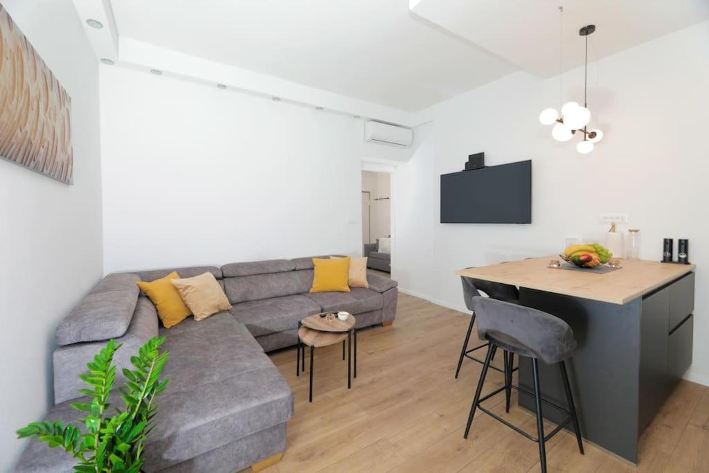 Tata Apartment Split Exteriér fotografie